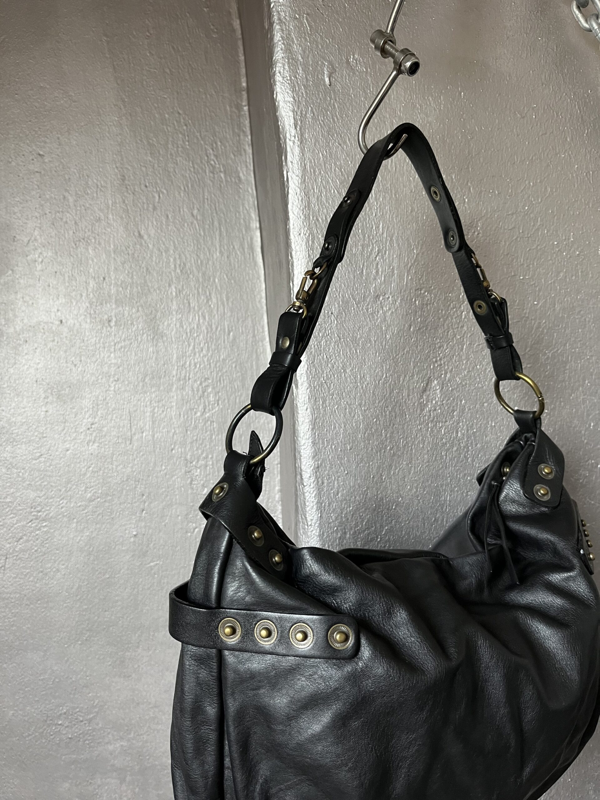 Vintage real leather handbag with brons buttons black – Ronnies 