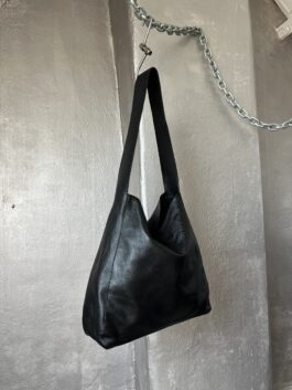 Vintage real leather shoulderbag with thick strap black