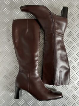 Vintage genuine leather heeled boots brown
