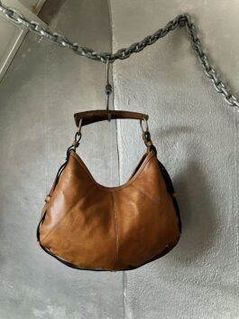 Vintage leather handbag with wooden handle brown