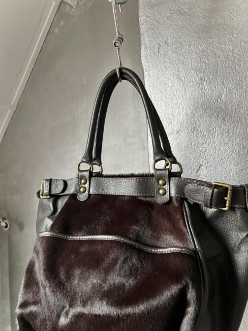 Vintage real leather large shoulderbag with cowhide and bronze hardware brown - Image 9