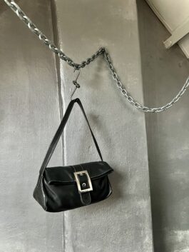 Vintage real leather shoulderbag with buckle strap black