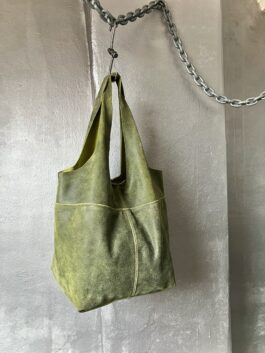 Vintage real leather slouchy shoulderbag washed green