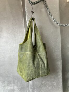 Vintage real leather slouchy shoulderbag washed green