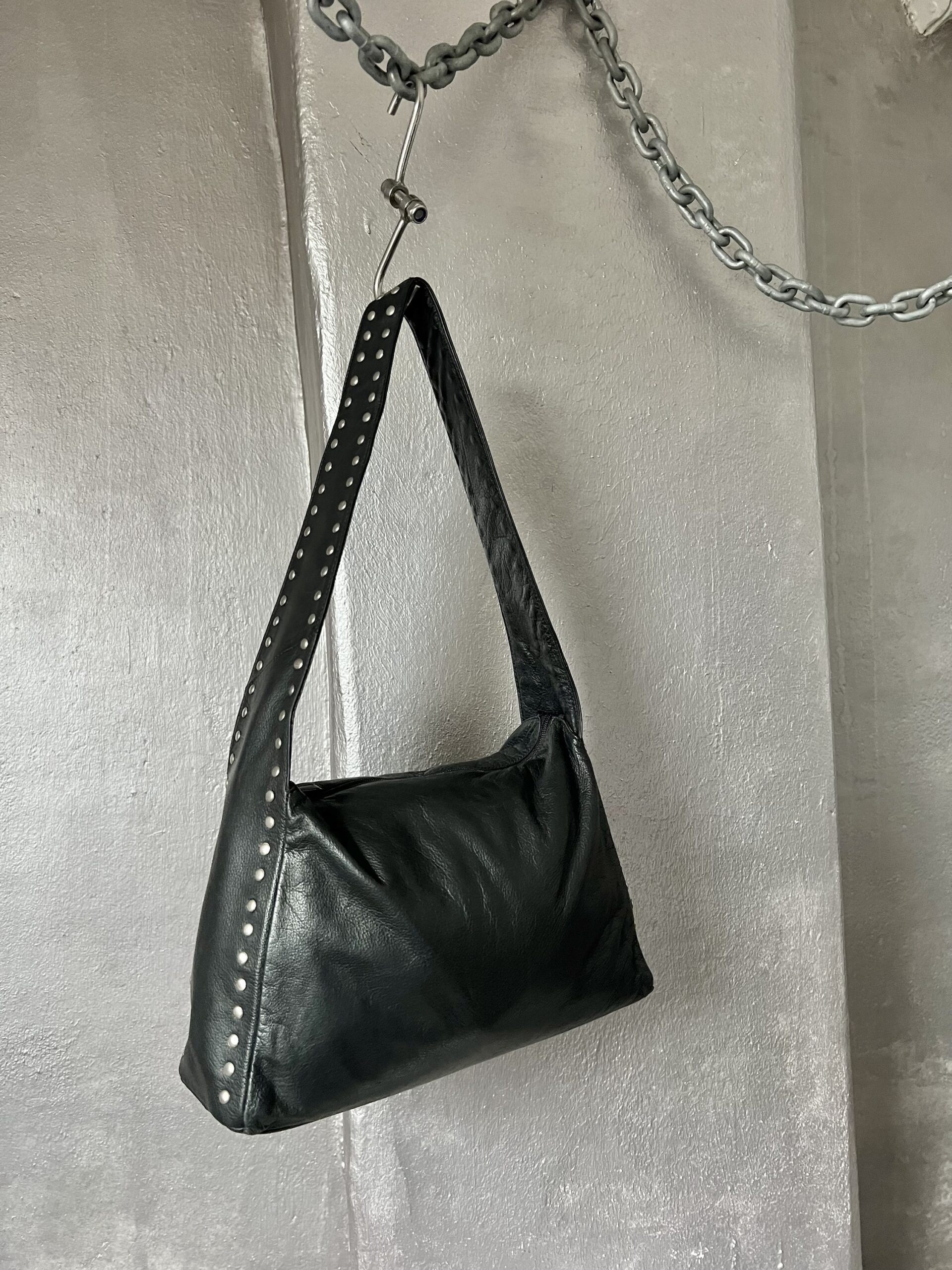 Vintage real leather shoulderbag with silver buttons black - Image 2
