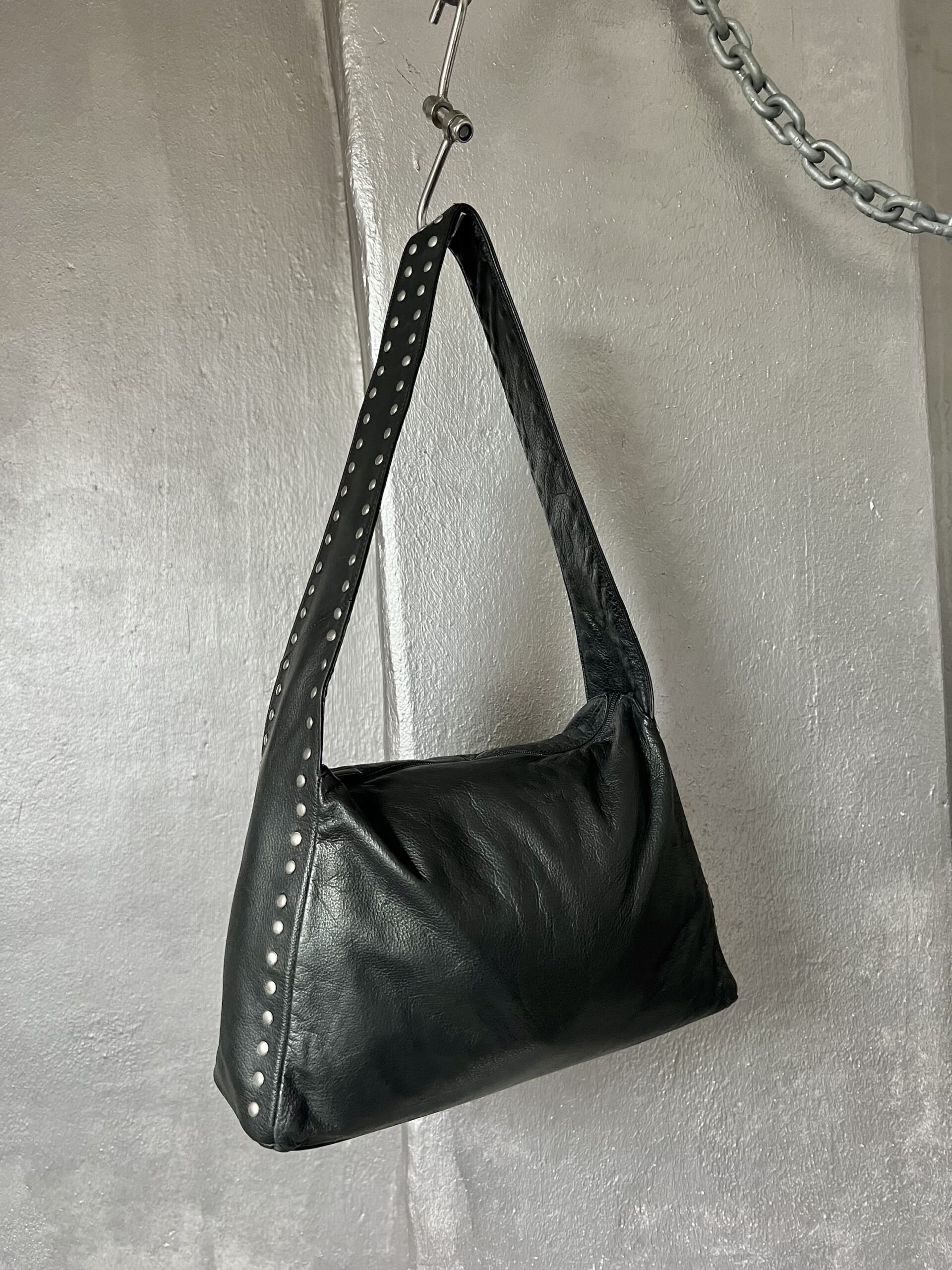 Vintage real leather shoulderbag with silver buttons black - Image 5