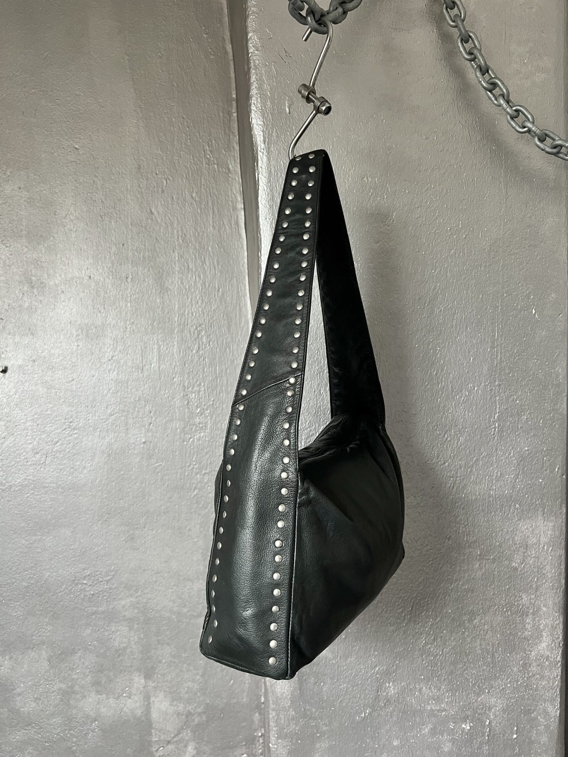 Vintage real leather shoulderbag with silver buttons black - Image 10