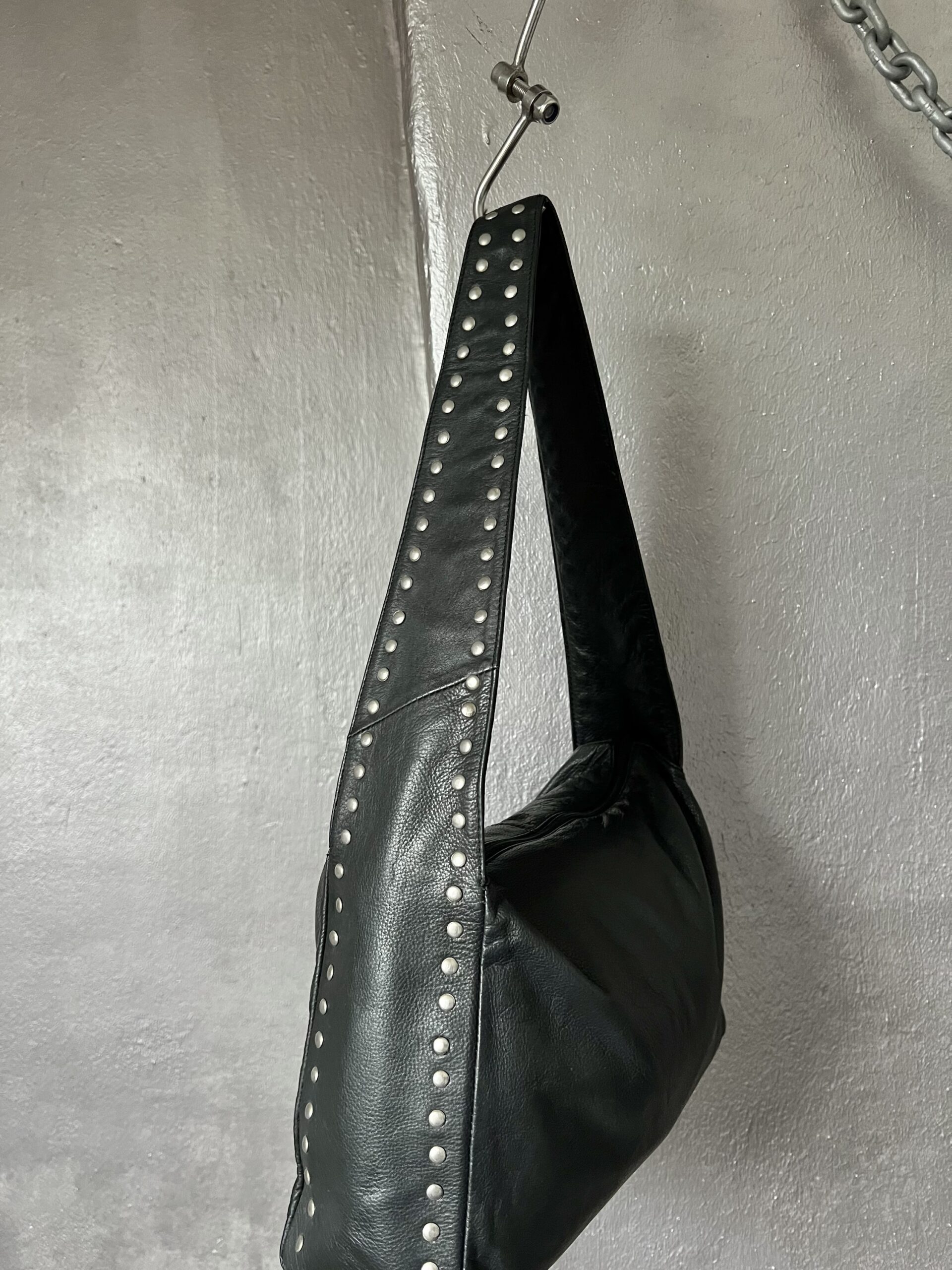 Vintage real leather shoulderbag with silver buttons black - Image 11