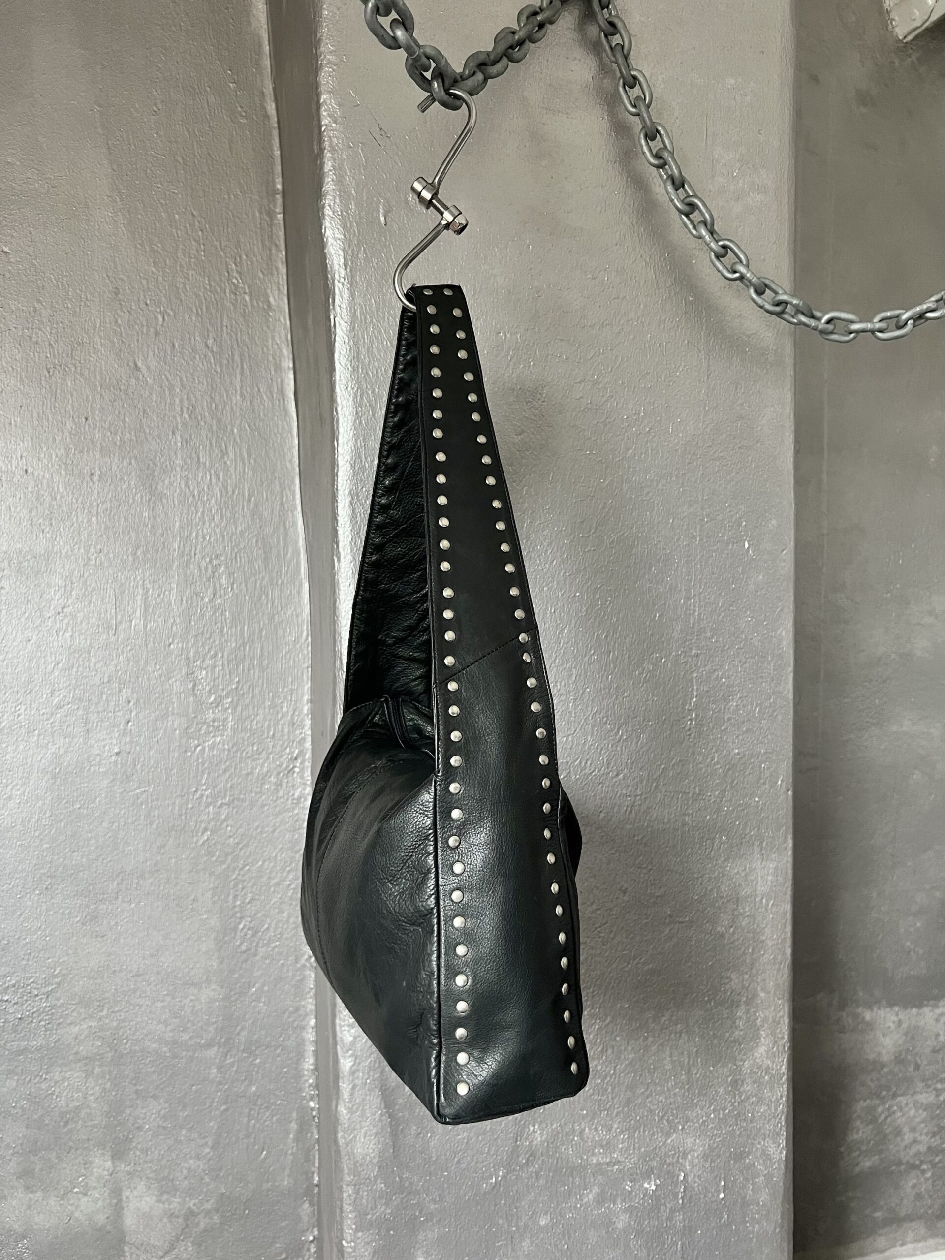 Vintage real leather shoulderbag with silver buttons black - Image 12