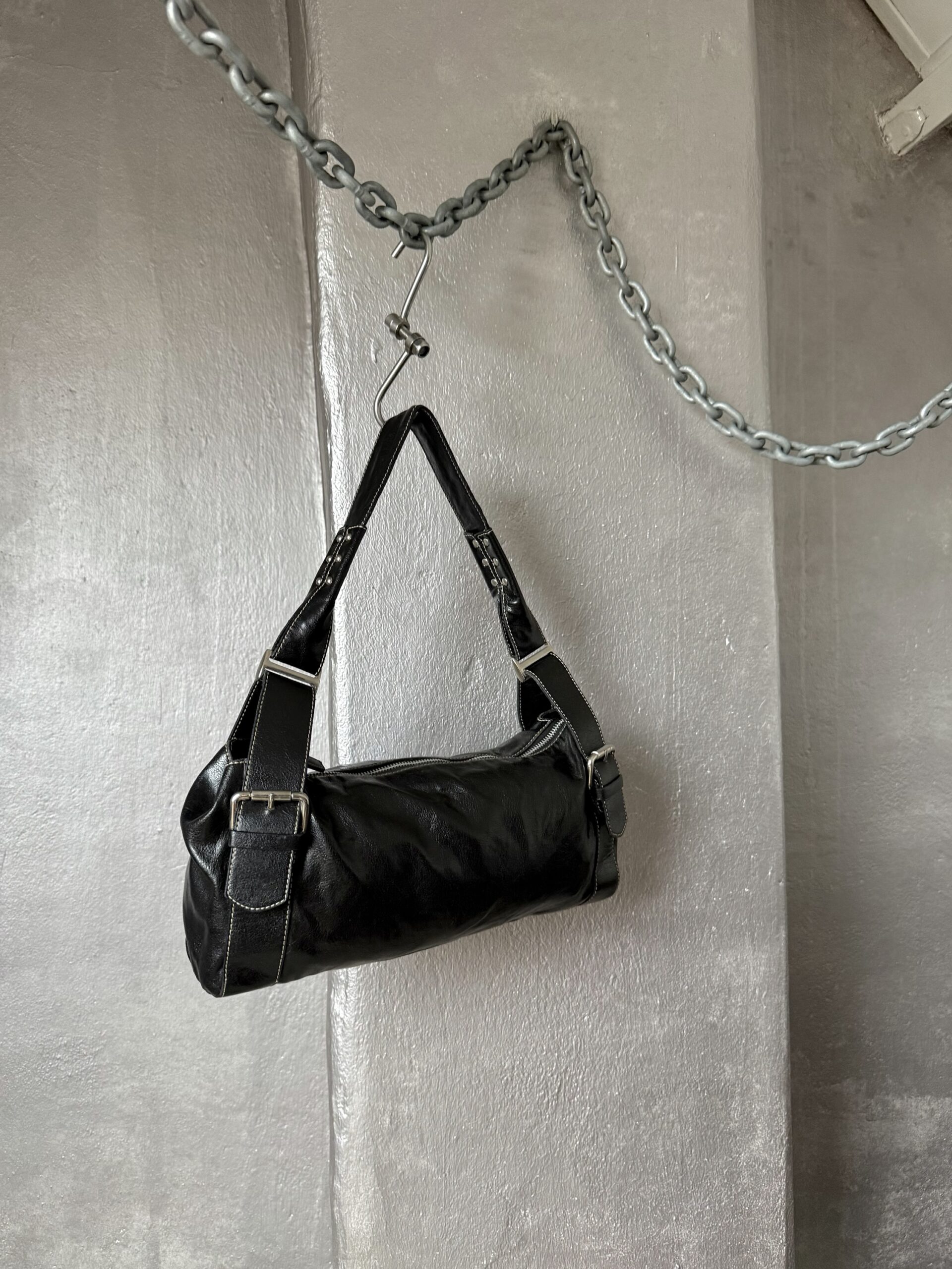 Vintage real leather shoulderbag with buckle straps black - Image 2