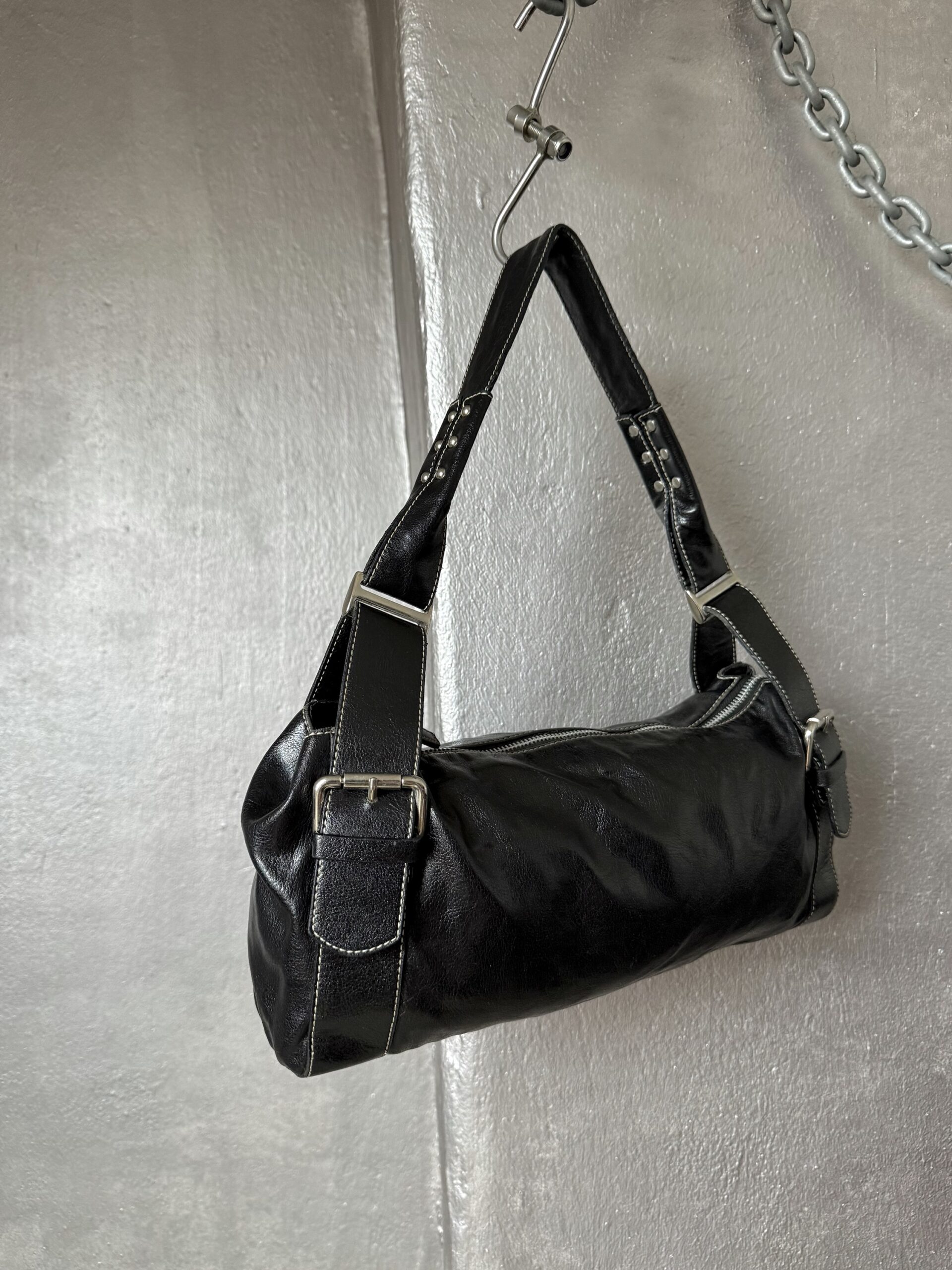 Vintage real leather shoulderbag with buckle straps black - Image 5
