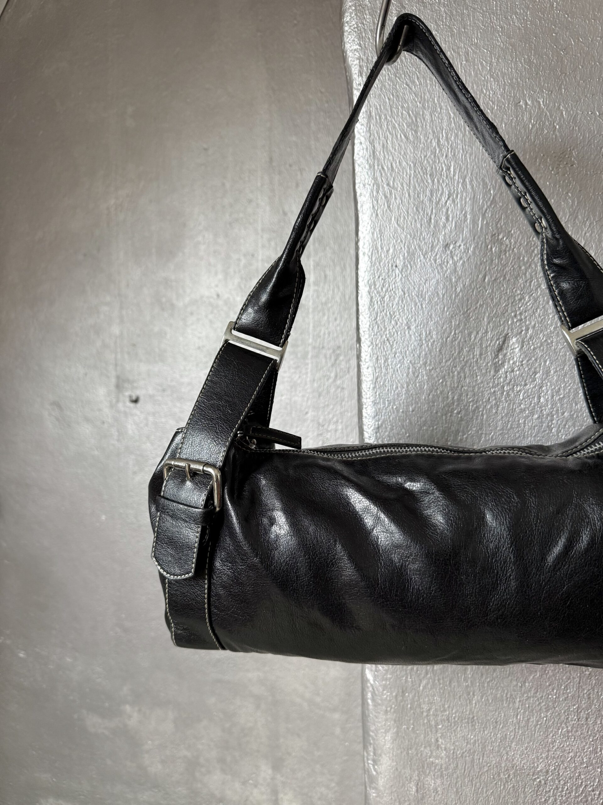 Vintage real leather shoulderbag with buckle straps black - Image 7