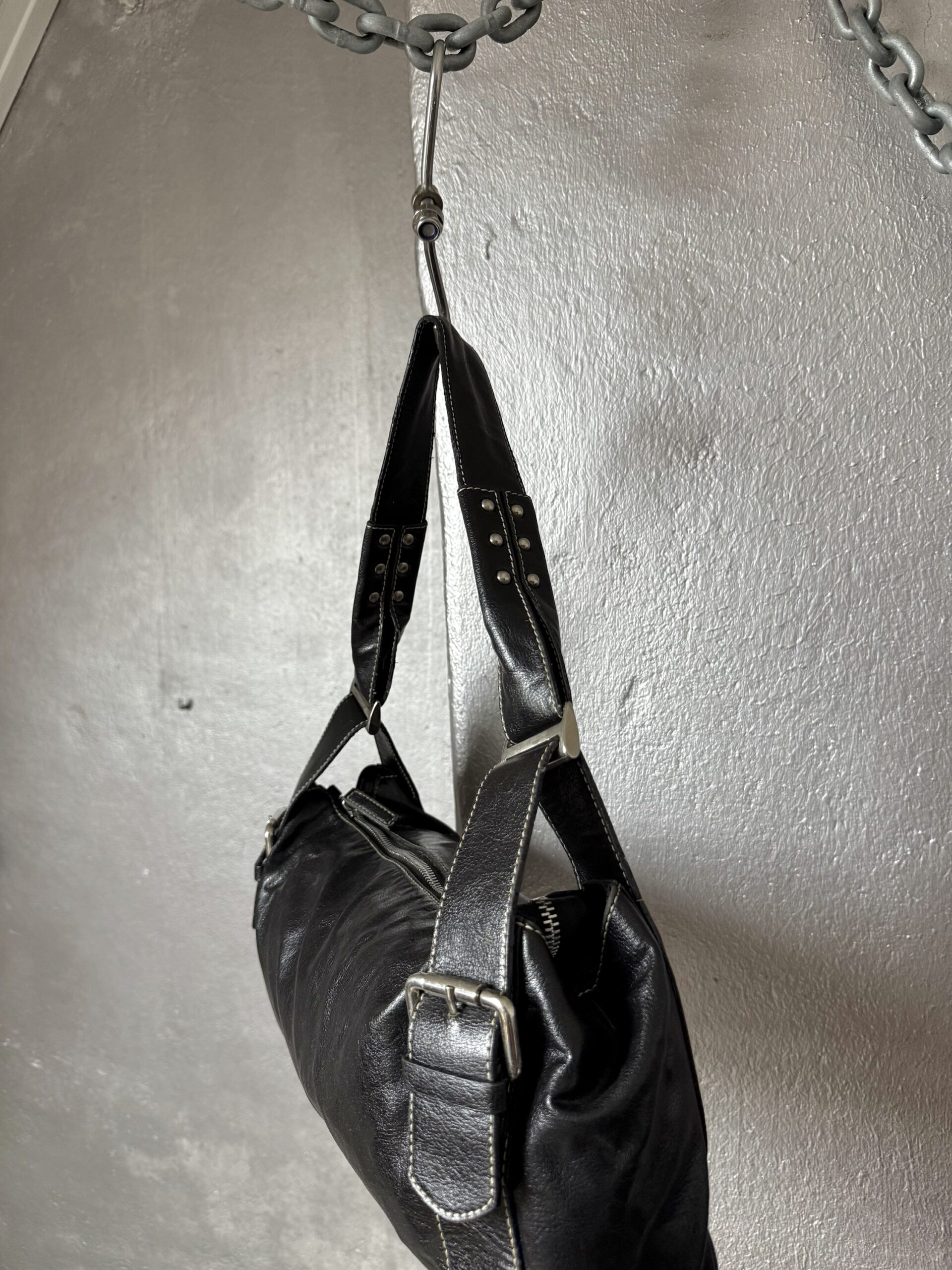 Vintage real leather shoulderbag with buckle straps black - Image 8