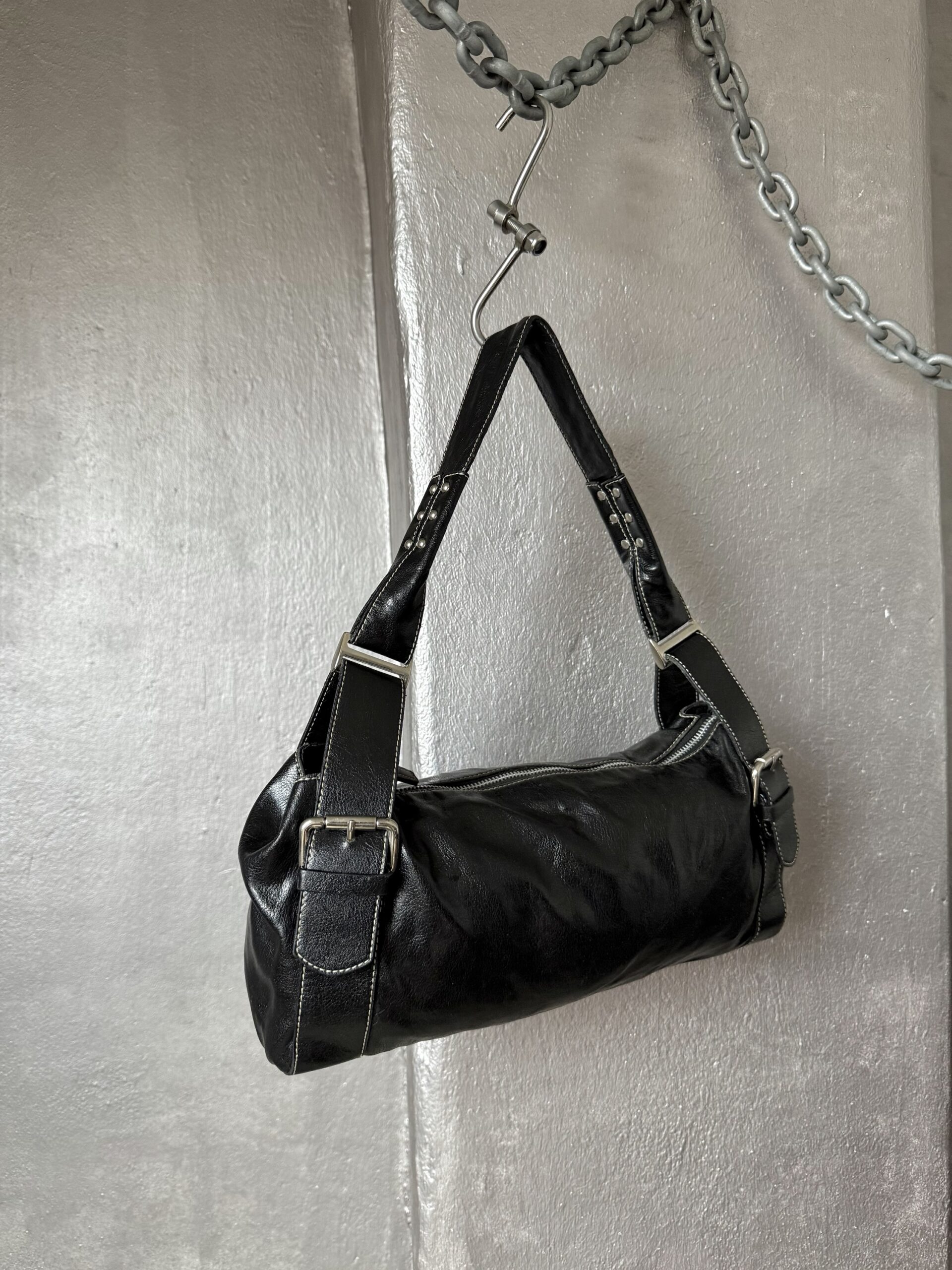 Vintage real leather shoulderbag with buckle straps black - Image 10