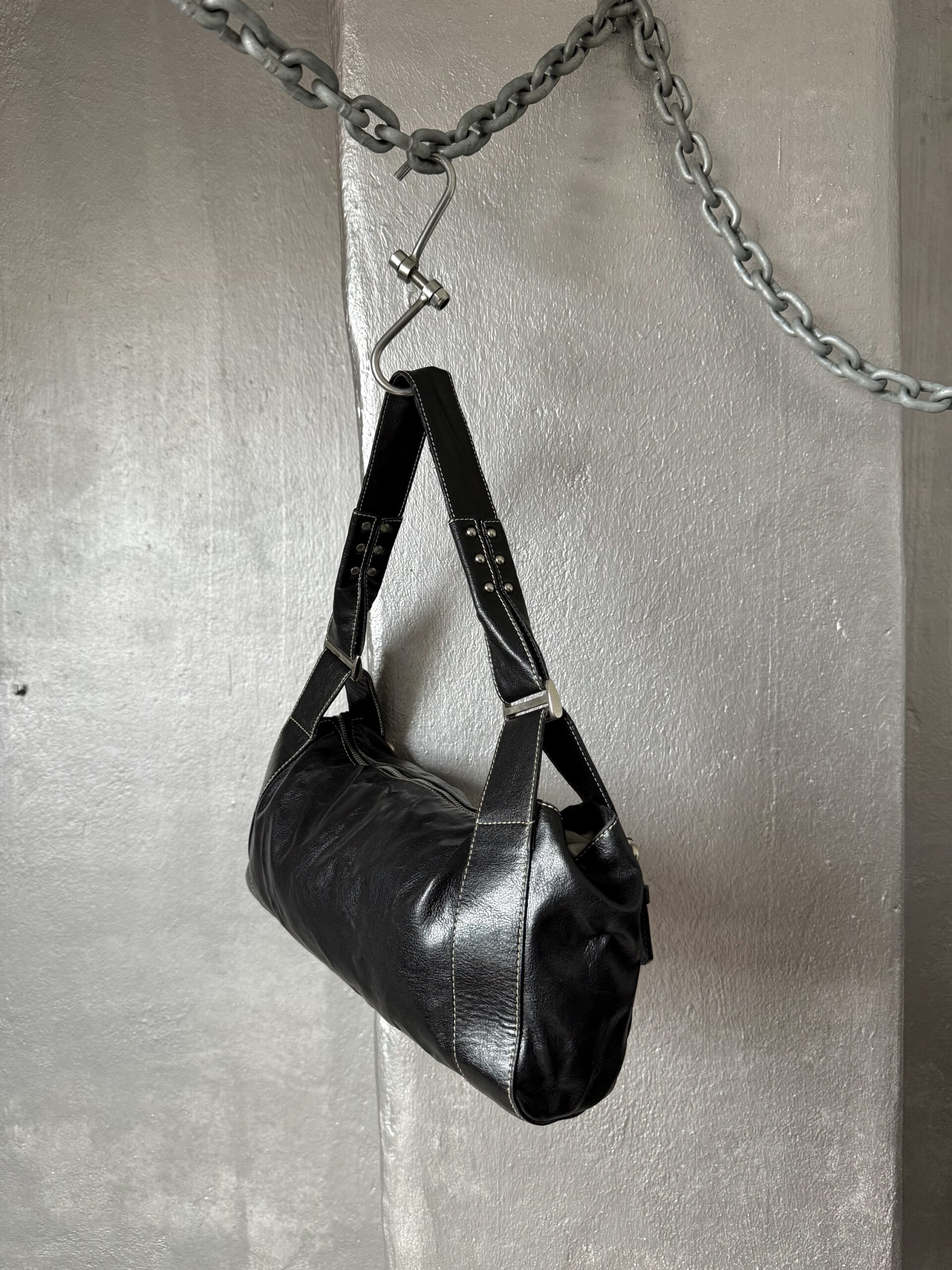 Vintage real leather shoulderbag with buckle straps black - Image 11