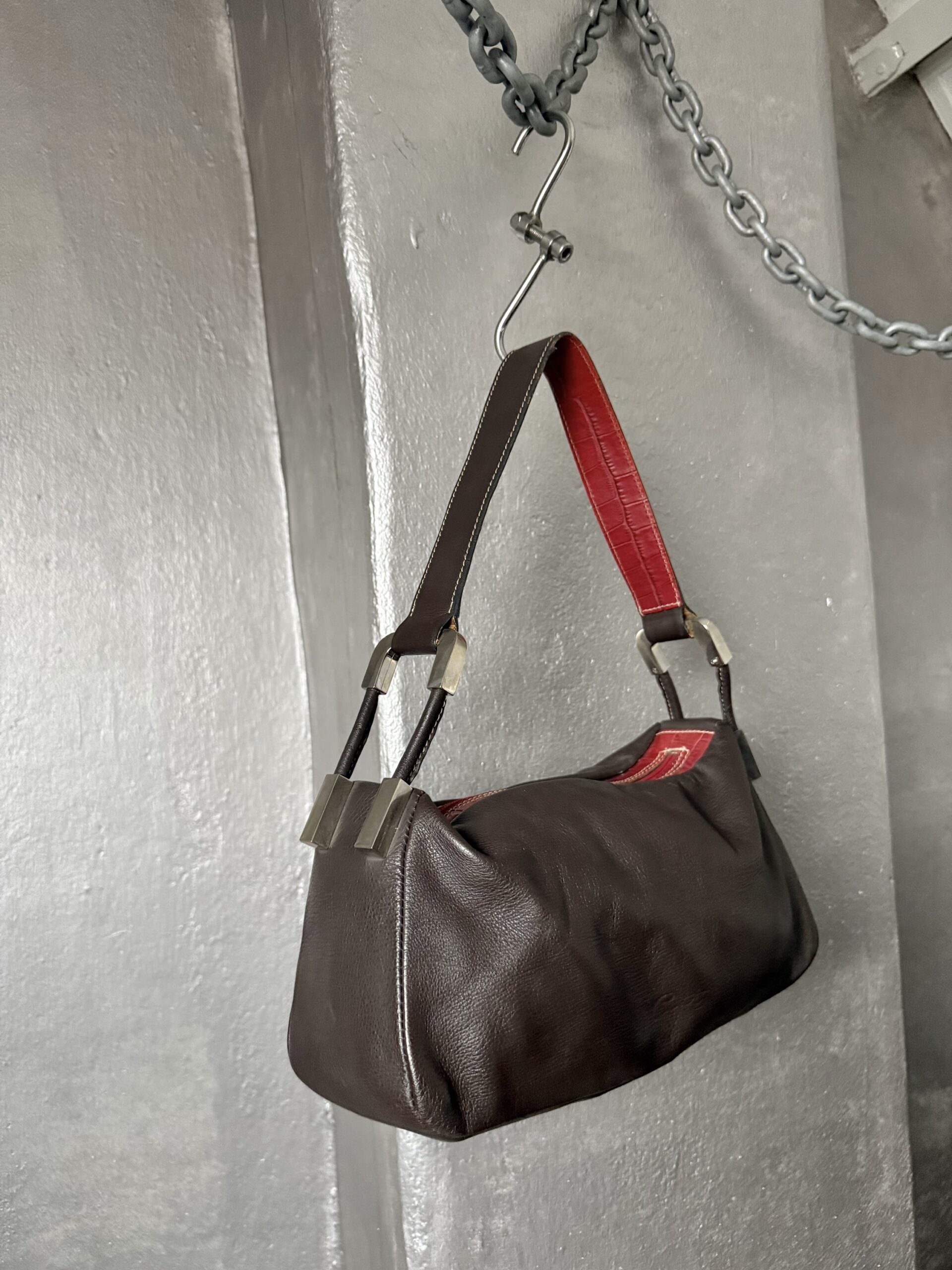 Vintage real leather shoulderbag with silver hardware brown - Image 5