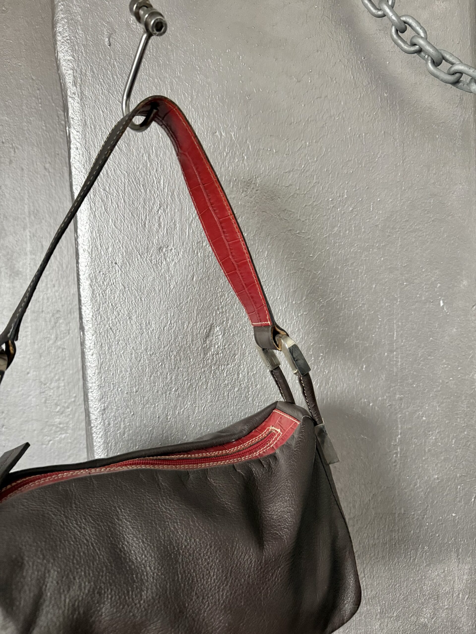 Vintage real leather shoulderbag with silver hardware brown - Image 13