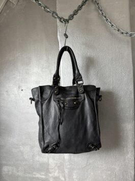 Vintage real leather shoulderbag with bronze hardware black